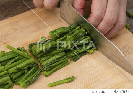 つみ菜　芯摘菜　摘み菜 包丁で切る 114862620