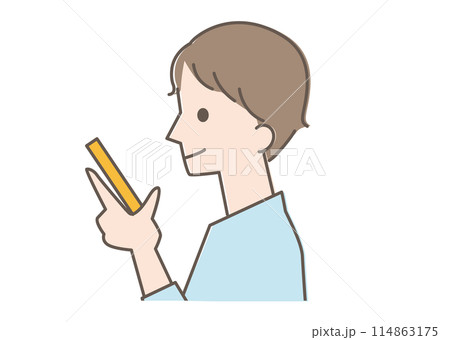 スマートフォンを操作する横顔の男性 スマートフォンを操作する横顔の男性 114863175