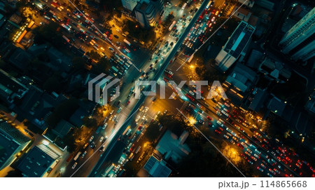 空から見た夜の街並み 114865668