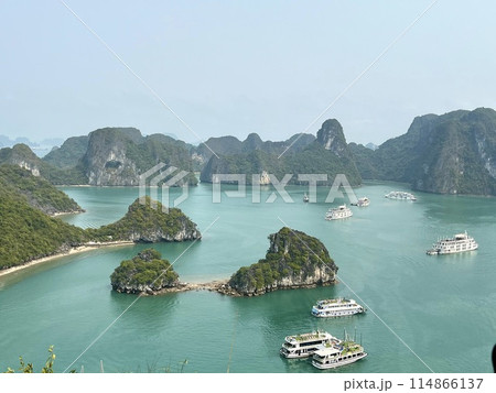 世界遺産に登録されているベトナムのハロン湾クルーズ 114866137