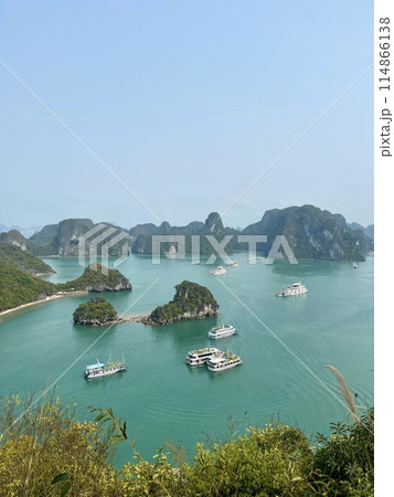 世界遺産に登録されているベトナムのハロン湾クルーズ 114866138