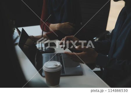 Team of business people working together in the meeting room office, teamwork background charts and graphs banner, double exposure successful teamwork,business planning concept. 114866530