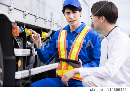 ロードサービス作業員のポートレート ロードサービス作業員のポートレート 114866532
