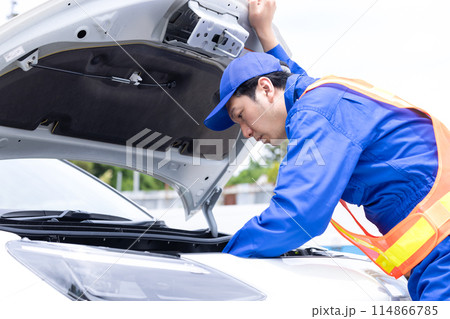ロードサービス作業員のポートレート 114866785
