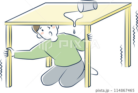 地震のとき机の下で身を守る男性 114867465
