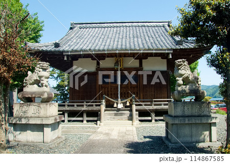本殿のお社と青い空 【小江神社】 本殿のお社と青い空 【小江神社】 114867585