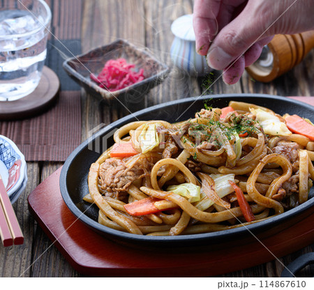 鉄板ソース焼きうどん 讃岐太麺使用の焼きうどん 鉄板ソース焼きうどん 讃岐太麺使用の焼きうどん 114867610