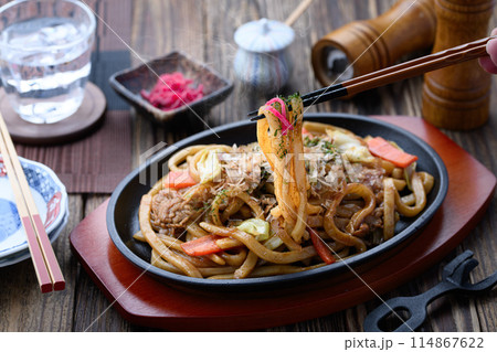 鉄板ソース焼きうどん 讃岐太麺使用の焼きうどん 鉄板ソース焼きうどん 讃岐太麺使用の焼きうどん 114867622