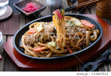 鉄板ソース焼きうどん　讃岐太麺使用の焼きうどん 114867623
