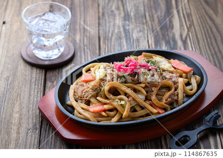 鉄板ソース焼きうどん 讃岐太麺使用の焼きうどん 鉄板ソース焼きうどん 讃岐太麺使用の焼きうどん 114867635