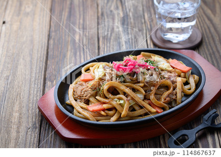 鉄板ソース焼きうどん　讃岐太麺使用の焼きうどん 114867637