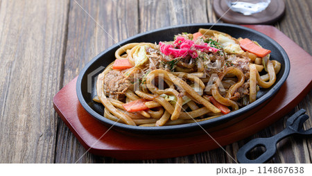 鉄板ソース焼きうどん 讃岐太麺使用の焼きうどん 鉄板ソース焼きうどん 讃岐太麺使用の焼きうどん 114867638