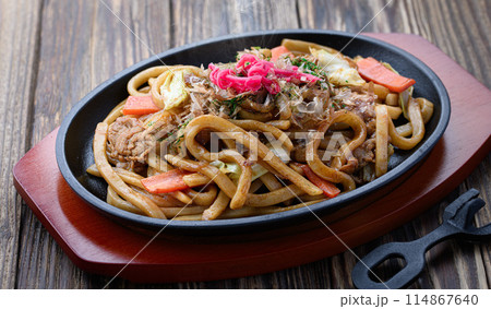 鉄板ソース焼きうどん　讃岐太麺使用の焼きうどん 114867640
