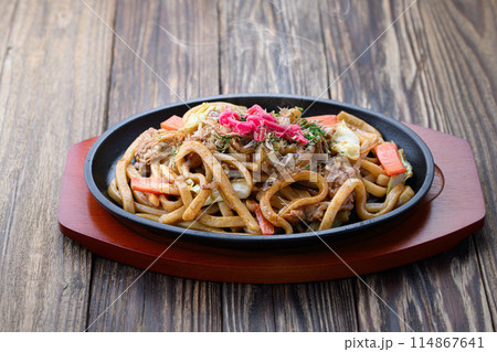 鉄板ソース焼きうどん　讃岐太麺使用の焼きうどん 114867641