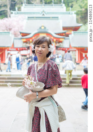 日本に来る外人旅行者向けの神社参拝、神社お参りマニュアル（おみくじ編）です 114869113