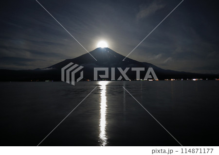 夏の山中湖パール富士 114871177