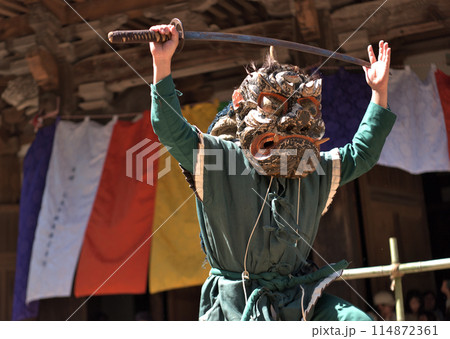 朝光寺　鬼追踊　刀を持って踊る　黒鬼　 114872361