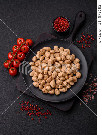 Dry soybean meat pellets, diet food for vegan and vegetarian cuisine 114872592