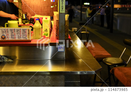 福岡名物、焼きラーメンの屋台 114873985