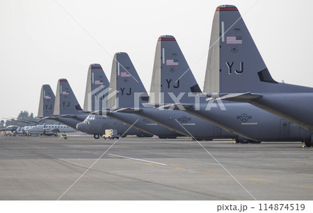 並べられた米軍の輸送機 並べられた米軍の輸送機 114874519