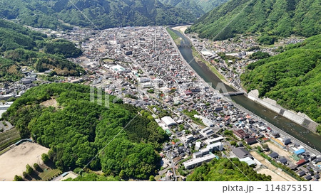 岡山県高梁市_臥牛山山頂より【市街地】ドローン空撮_OTC_No02 114875351