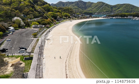 広島県福山市内海町【クレセントビーチ海浜公園】ドローン空撮_KUR_No03 114875616
