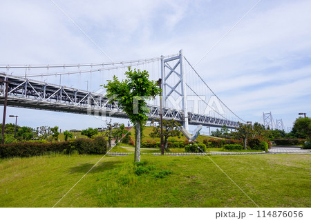 与島パーキングエリアから見る瀬戸大橋（主に南備讃瀬戸大橋と北備讃瀬戸大橋 114876056