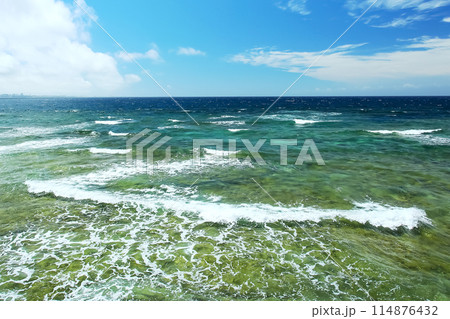 沖縄　北谷町　砂辺周辺の風景　宮城海岸 114876432