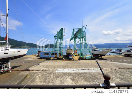 船舶昇降装置を使ったハーバーの風景 114878771