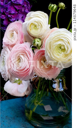Natural bouquet of pink roses Natural bouquet of pink roses 114879648