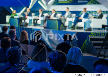 Business professionals attentively listening at a corporate event 114880033