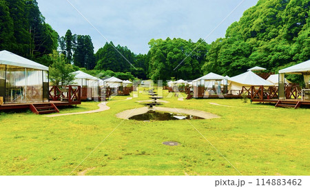夏のあけぼの子どもの森公園の美しい風景 114883462