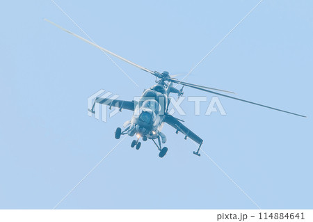 Mi-24ハインド攻撃ヘリコプター正面 114884641