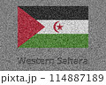 石板の上に描かれた西サハラの国旗と、掘ったような「Western Sahara」の文字 114887189