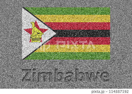 石板の上に描かれたジンバブエの国旗と、掘ったような「Zimbabwe」の文字 114887192