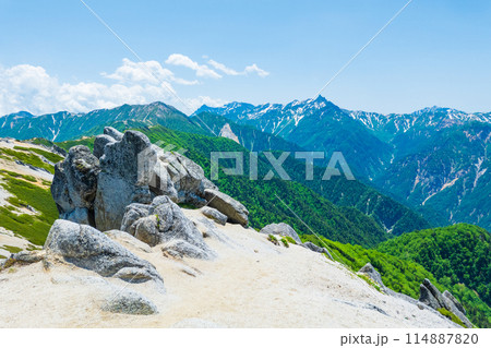 夏の燕岳登山（北燕岳～燕岳：大天井岳・槍ヶ岳方面の眺め） 114887820
