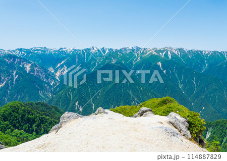夏の燕岳登山（北燕岳～燕岳：鷲羽岳・水晶岳方面の眺め） 114887829