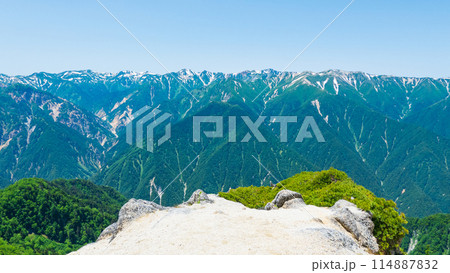 夏の燕岳登山(北燕岳~燕岳:鷲羽岳・水晶岳方面の眺め) 夏の燕岳登山(北燕岳~燕岳:鷲羽岳・水晶岳方面の眺め) 114887832
