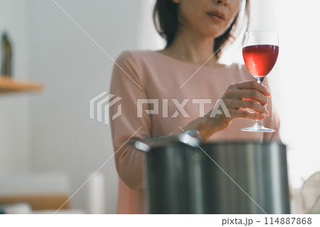 a forty-something woman 114887868