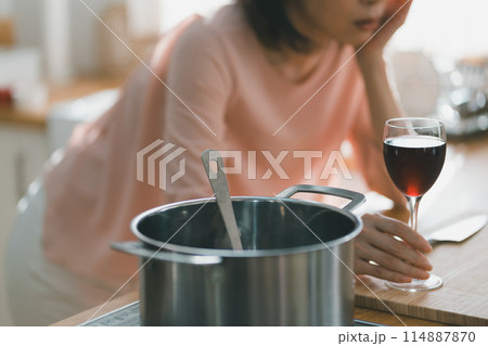 a forty-something woman 114887870