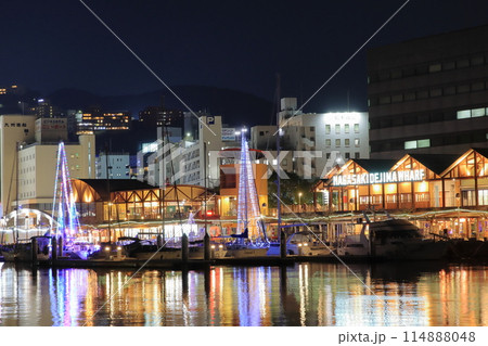 夜の長崎の海辺の風景 夜の長崎の海辺の風景 114888048