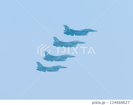 ベルギー空軍F-16AM戦闘機エシュロン編隊 ベルギー空軍F-16AM戦闘機エシュロン編隊 114888627