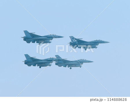 ベルギー空軍F-16AM戦闘機ダイヤモンド編隊 114888628