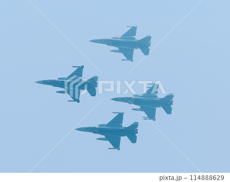 ベルギー空軍F-16AM戦闘機ダイヤモンド編隊 114888629