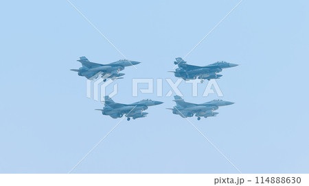 ベルギー空軍F-16AM戦闘機ダイヤモンド編隊 114888630