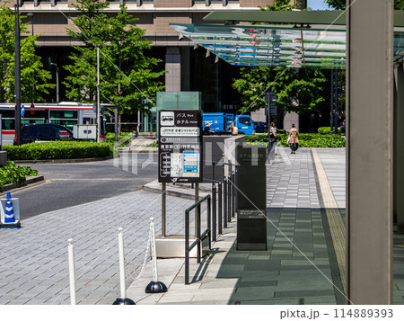東京駅丸の内南口にあるJR竹芝水素シャトルバスのりば 東京駅丸の内南口にあるJR竹芝水素シャトルバスのりば 114889393