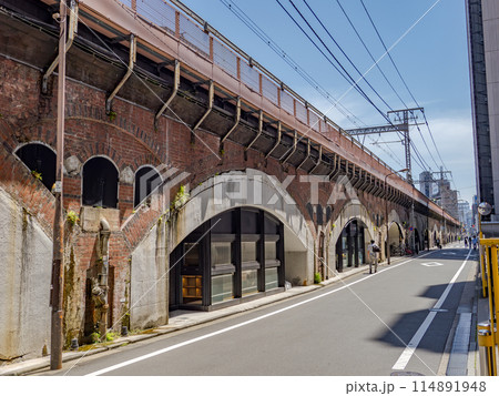 建設当時のまま保存されている鉄道高架橋のレンガ 114891948