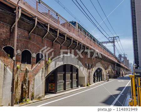 建設当時のまま保存されている鉄道高架橋のレンガ 114891949