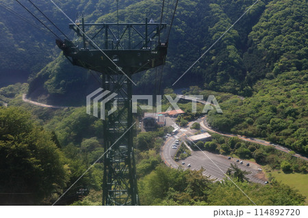 鶴見岳登山の別府ロープウェイの高原駅 114892720
