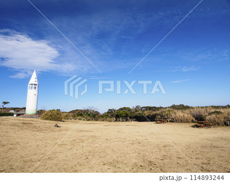 グランドにそびえ立つ安房崎灯台 グランドにそびえ立つ安房崎灯台 114893244